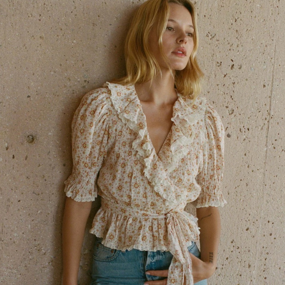 Doen Thames Top in Alabaster Countryside